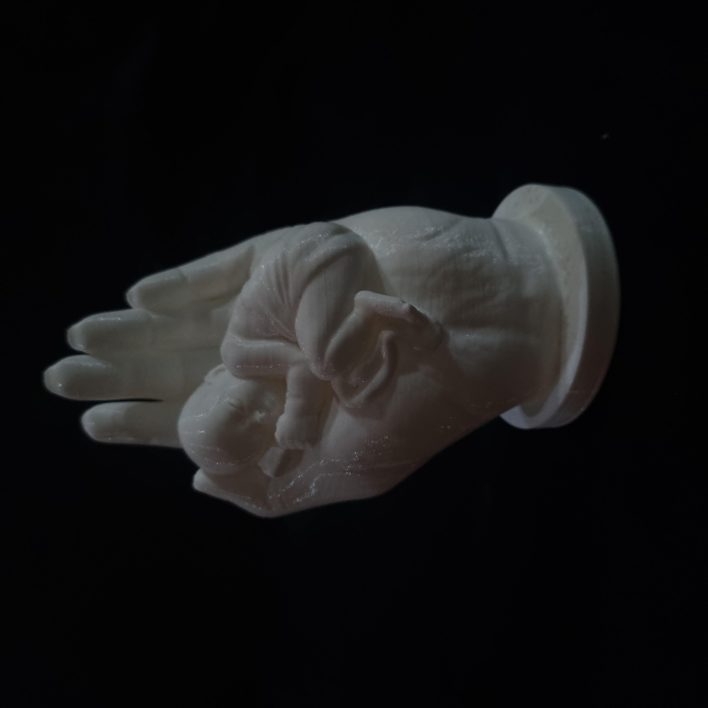 imagen de bebe en mano adorno impreso en 3d